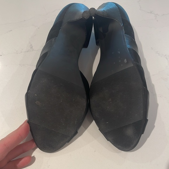 Black Steve Madden peep-toe heals - Picture 6 of 7